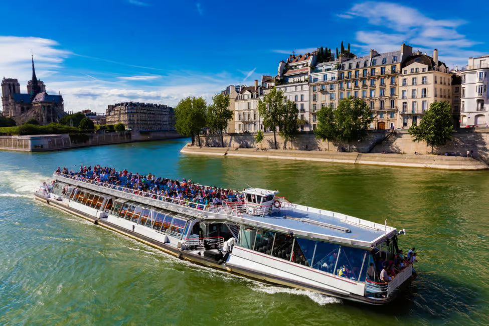 1-Hour River Seine Sightseeing Cruise by Bateaux Mouches
