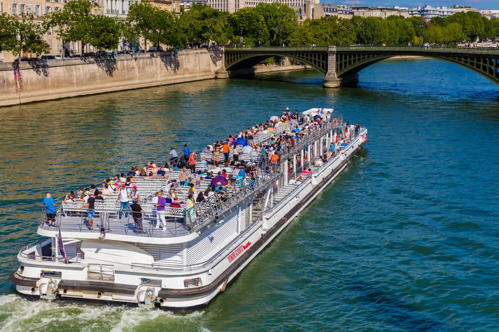1-Hour River Seine Sightseeing Cruise by Bateaux Mouches