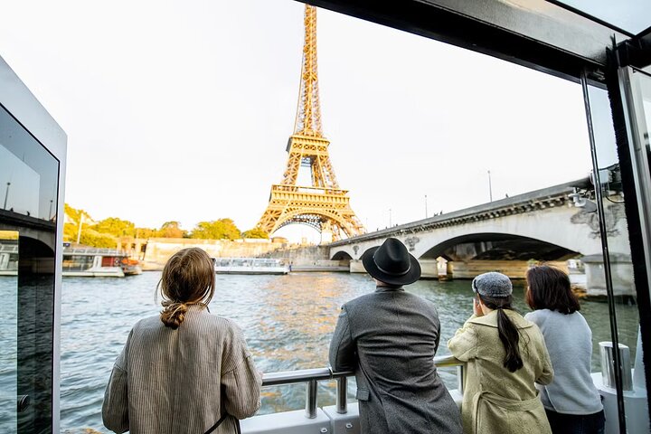 1-Hour River Seine Sightseeing Cruise by Bateaux Mouches