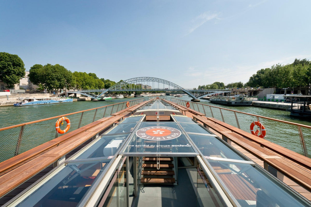 1-Hour River Seine Cruise from the Eiffel Tower
